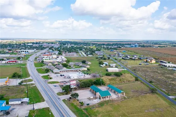 547 E Orange Grove AVE, Orange Grove, TX 78372