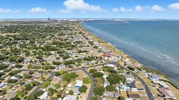 103 W Janin CIR, Portland, TX 78374
