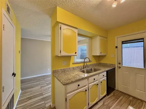 6702 Everhart RD #H105, Corpus Christi, TX 78413