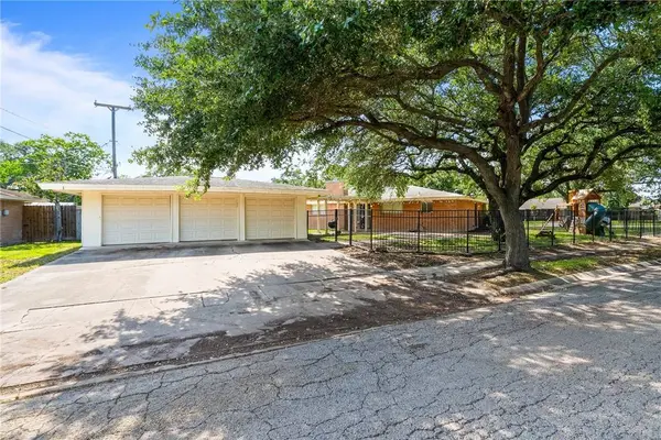 601 Moray PL, Corpus Christi, TX 78411