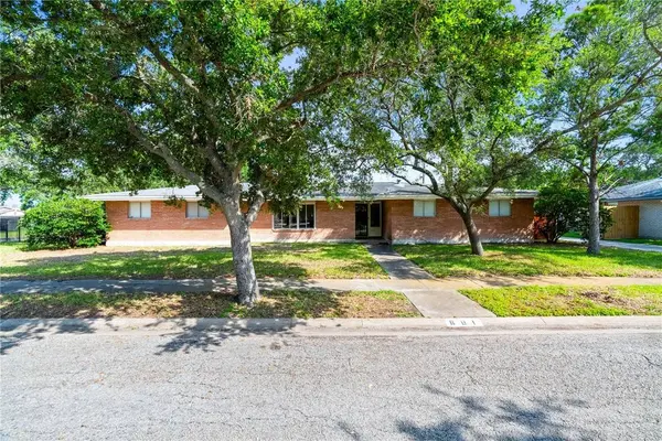 601 Moray PL, Corpus Christi, TX 78411