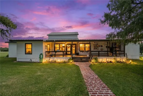 200 Baggs TRL, Mathis, TX 78368