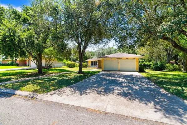 1306 Rose DR, Alice, TX 78332