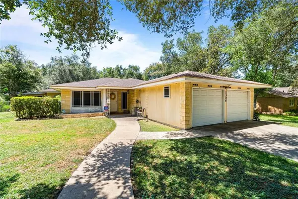 1306 Rose DR, Alice, TX 78332