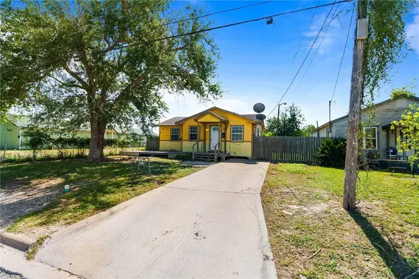 105 Escobar ST, Alice, TX 78332