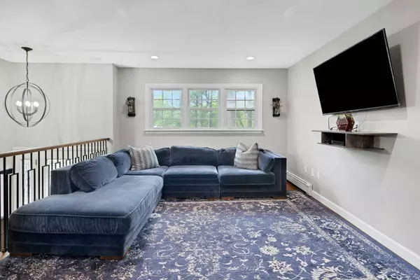 107 Mountain Cir, West Milford, NJ 07480-3209