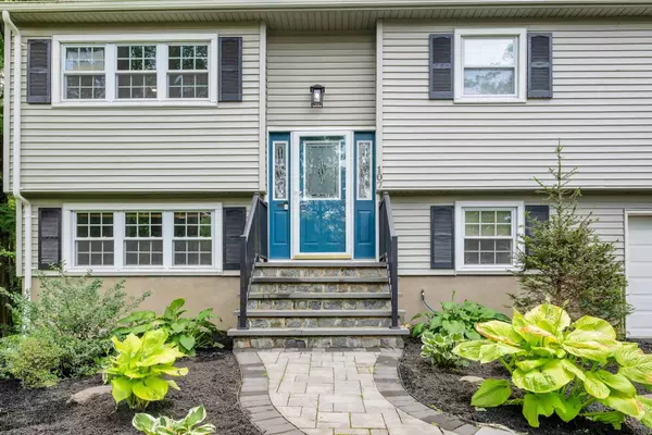 107 Mountain Cir, West Milford, NJ 07480-3209