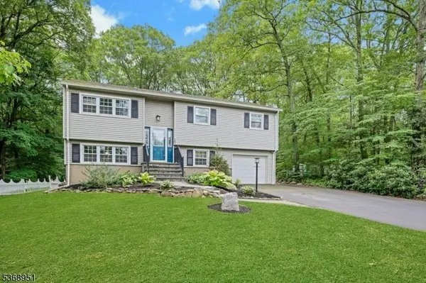 107 Mountain Circle, West Milford Twp., NJ 07480