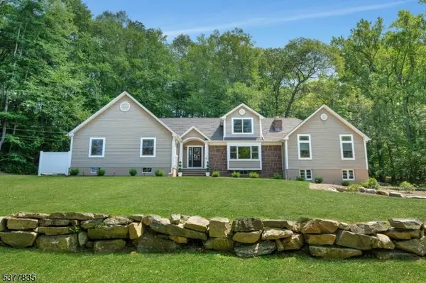 438 Pepperidge Tree Ln, Kinnelon Boro, NJ 07405