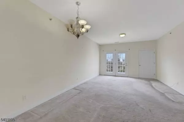 520 Victor St #42, Saddle Brook Twp., NJ 07663