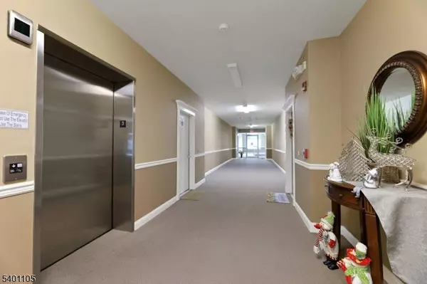 520 Victor St #42, Saddle Brook Twp., NJ 07663