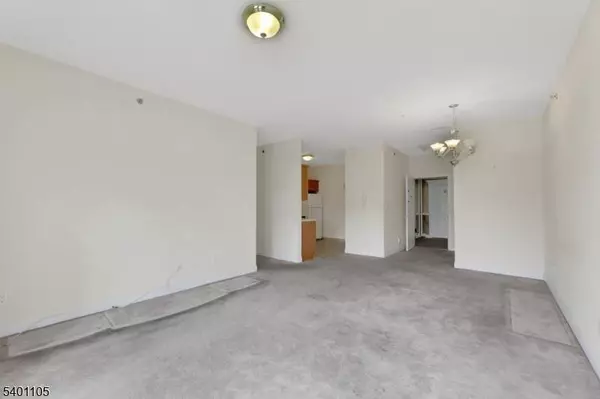 520 Victor St #42, Saddle Brook Twp., NJ 07663