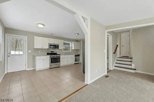 8 Iroquois Ave, Oakland Boro, NJ 07436