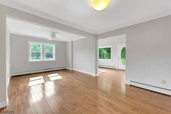 32 Bellows Ln, Montville Twp., NJ 07082