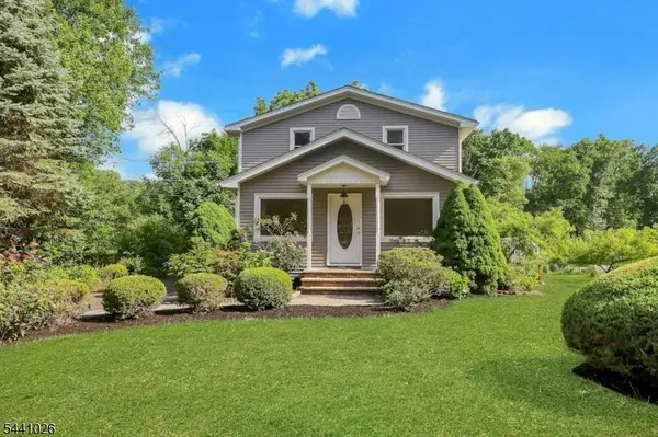 32 Bellows Ln, Montville Twp., NJ 07082