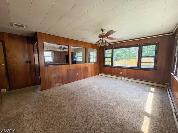 101 Winding Hill Rd, Hopatcong Boro, NJ 07843