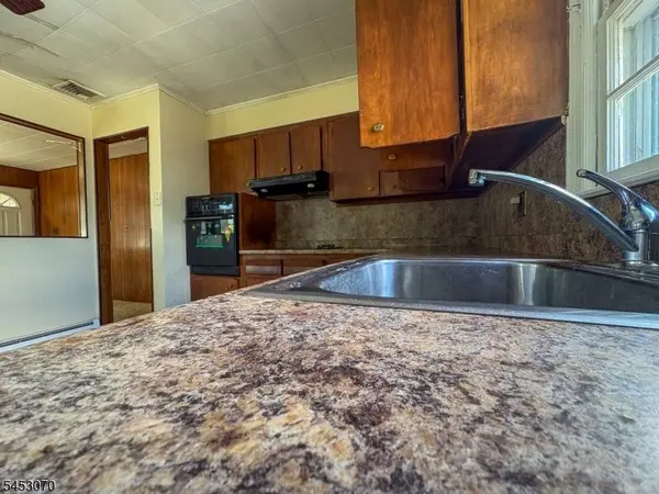101 Winding Hill Rd, Hopatcong Boro, NJ 07843
