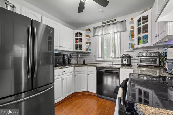 36 NEWBERRY LN, Levittown, PA 19054