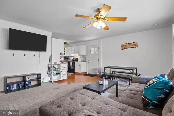 36 NEWBERRY LN, Levittown, PA 19054