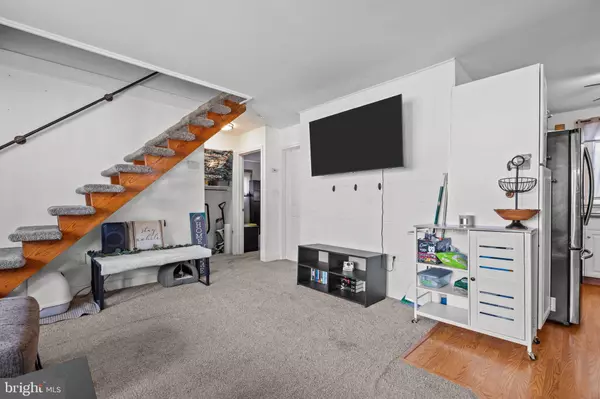 36 NEWBERRY LN, Levittown, PA 19054