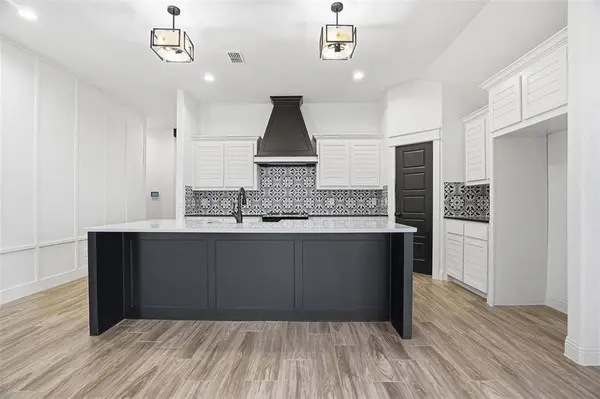 929 Tesslynn Avenue, Godley, TX 76044