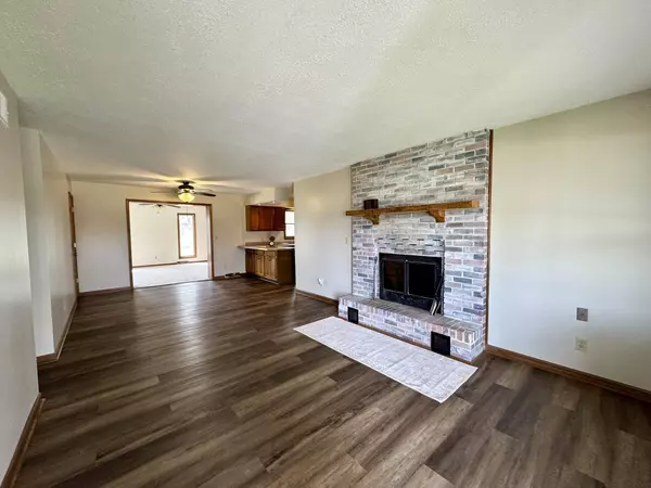 1007 Jan DR, California, MO 65018