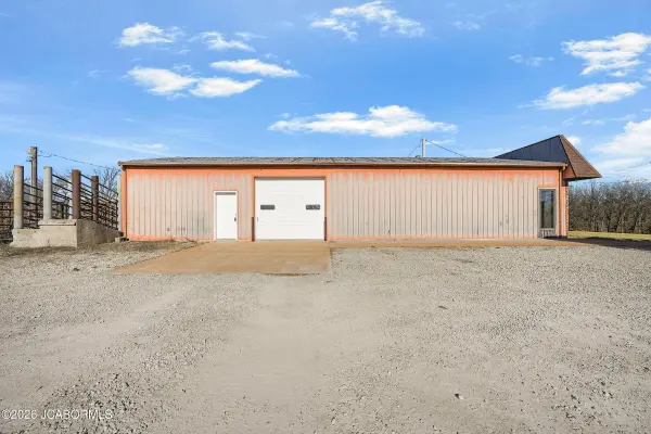 907 MO-5, Tipton, MO 65081