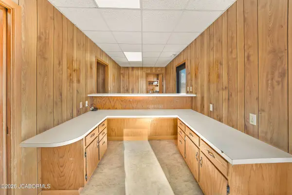 907 MO-5, Tipton, MO 65081