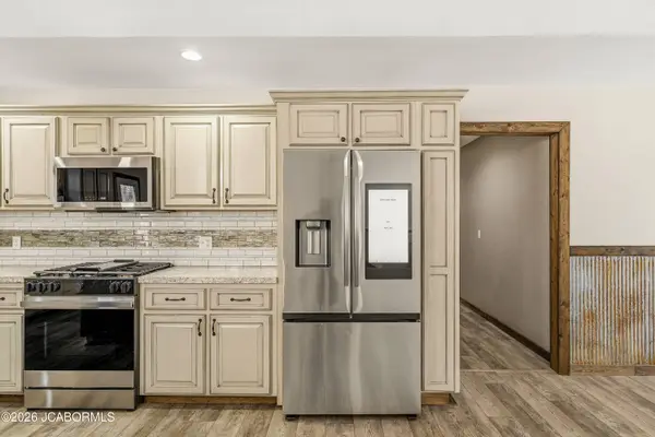 1022 WILDROSE LANE, Stover, MO 65078