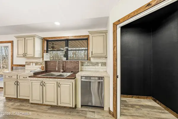 1022 WILDROSE LANE, Stover, MO 65078