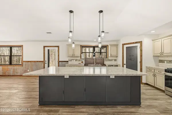 1022 WILDROSE LANE, Stover, MO 65078