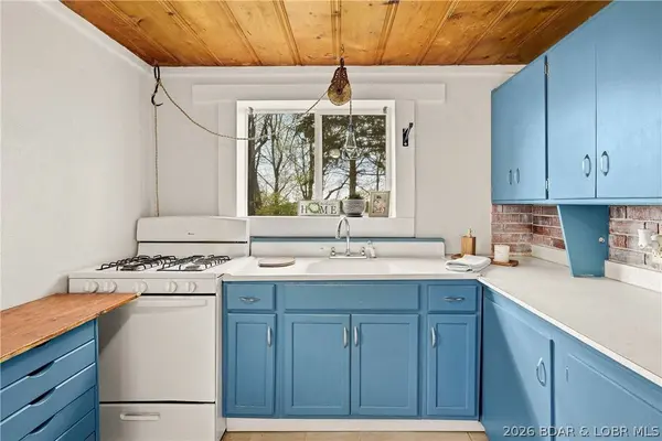 212 Beachwood DR, Sunrise Beach, MO 65079