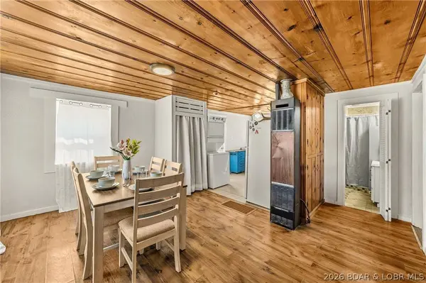 212 Beachwood DR, Sunrise Beach, MO 65079