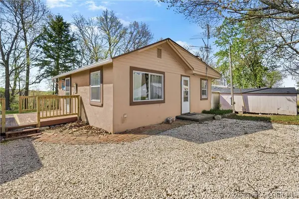 212 Beachwood DR, Sunrise Beach, MO 65079