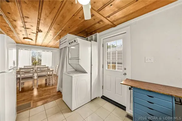 212 Beachwood DR, Sunrise Beach, MO 65079