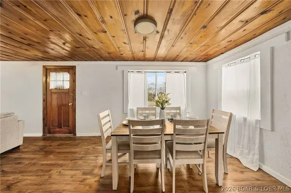 212 Beachwood DR, Sunrise Beach, MO 65079