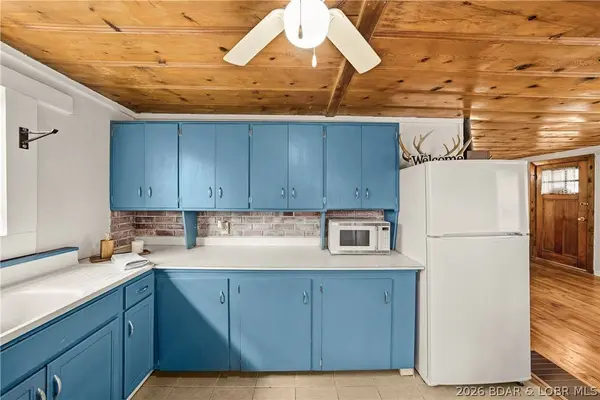 212 Beachwood DR, Sunrise Beach, MO 65079