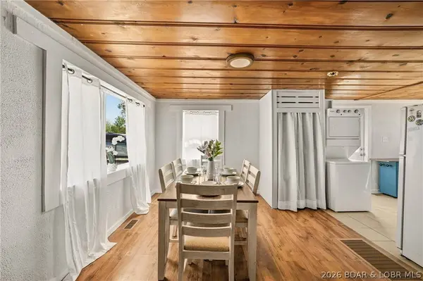 212 Beachwood DR, Sunrise Beach, MO 65079