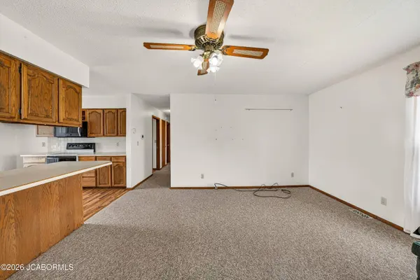 10206 STATE ROUTE 52, Versailles, MO 65084