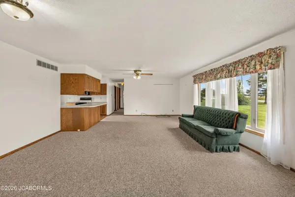 10206 STATE ROUTE 52, Versailles, MO 65084