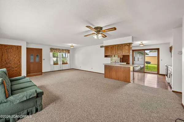 10206 STATE ROUTE 52, Versailles, MO 65084