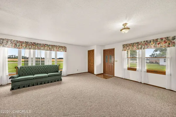 10206 STATE ROUTE 52, Versailles, MO 65084