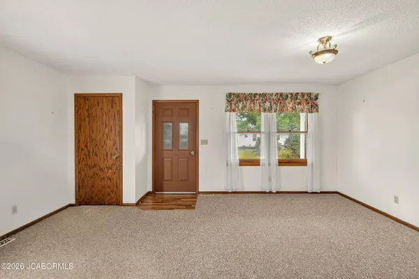 10206 STATE ROUTE 52, Versailles, MO 65084