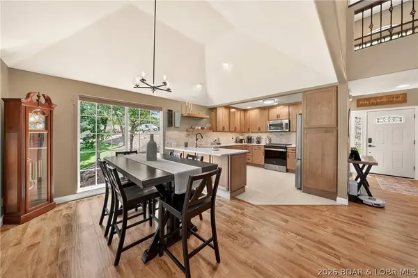 18 Valencia DR, Lake Ozark, MO 65049