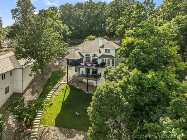 18 Valencia DR, Lake Ozark, MO 65049