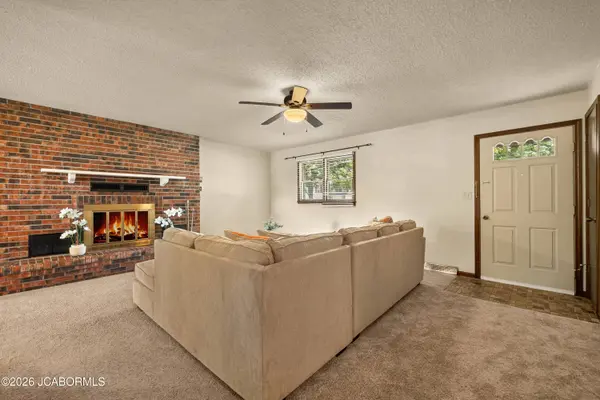 405 W MEADOW LANE, California, MO 65018