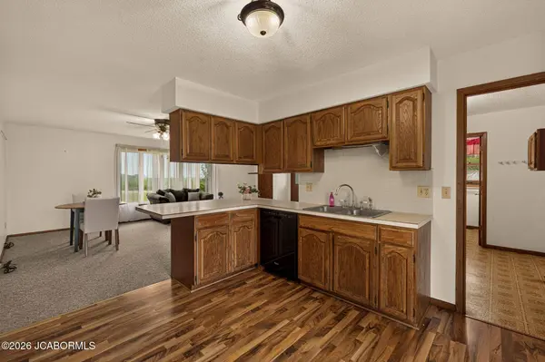 10206 STATE ROUTE 52, Versailles, MO 65084