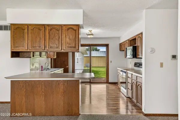 10206 STATE ROUTE 52, Versailles, MO 65084