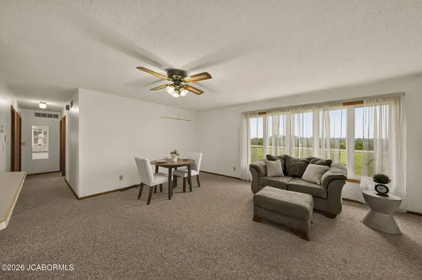 10206 STATE ROUTE 52, Versailles, MO 65084