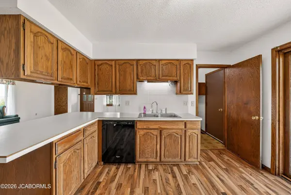 10206 STATE ROUTE 52, Versailles, MO 65084